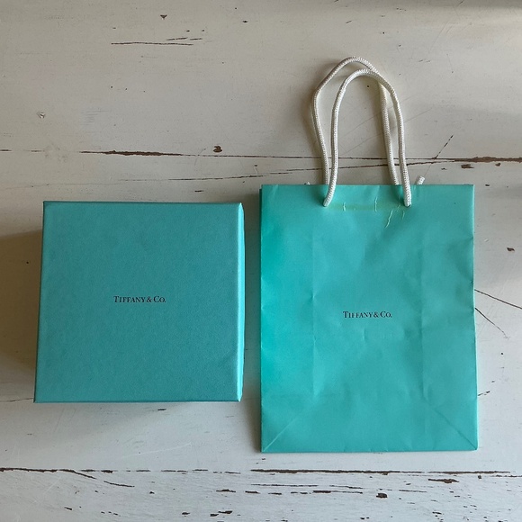 Tiffany gift box 3.5" x 6 x 6" + plus gift bag - Picture 1 of 7